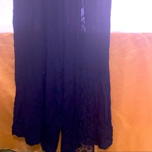 Cute dark blue roper.